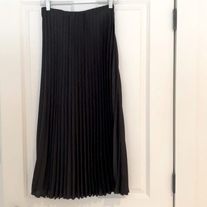 Zara black pleated midi skirt NWOT